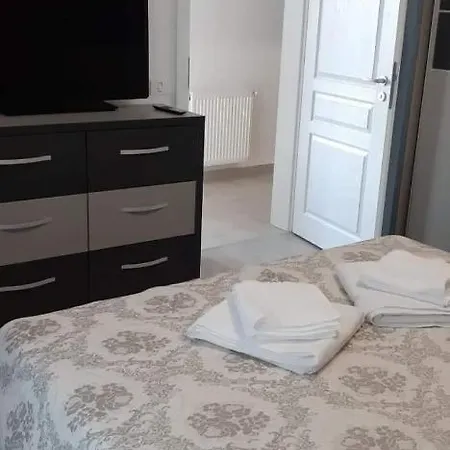 Emi Apartments Mamaia דירה